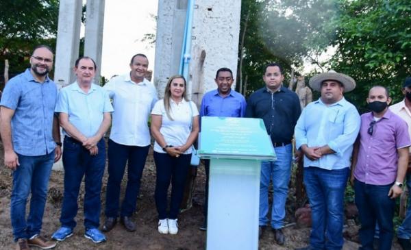 Realizada a entrega do Sistema Simplificado de &Aacute;gua na comunidade Pequi.(Imagem:Secom)