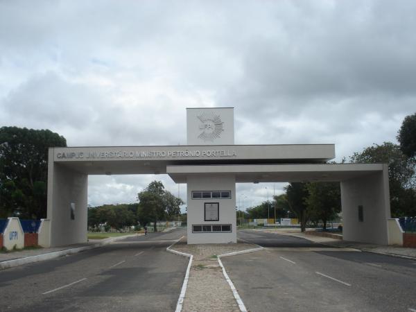 UFPI lança edital de concurso público com salários de quase R$ 4 mil