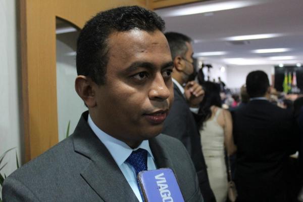Fábio Novo é uma boa escolha de Rafael na Alepi, diz Francisco Costa