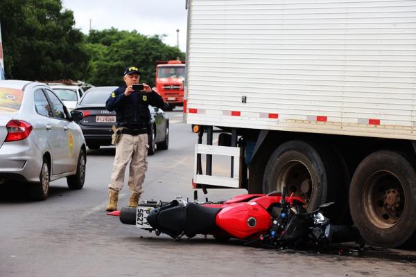 Colisão entre moto e caminhão deixa um ferido na BR 343 em Teresina