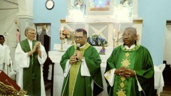 Padre Luiz de Fran&ccedil;a &eacute; empossado na Par&oacute;quia de Nossa Senhora de Nazar&eacute;.(Imagem:FlorianoNews)