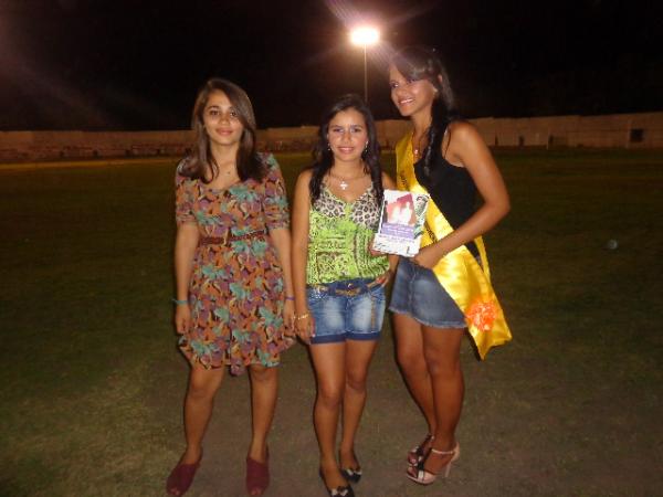 Erb&ecirc;nia Nol&ecirc;to (3&ordm; lugar), Alteane Azevedo (2&ordm; lugar) e Joiciany Vieira, Garota Estudantil 2013.(Imagem:FlorianoNews)