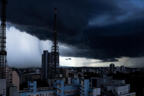 Massa de ar quente impedirá chegada de "frio histórico" ao Piauí, explica meteorologista