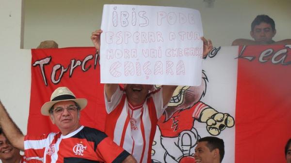 Torcida do Cai&ccedil;ara pede confronto com Ibis: duelo para saber quem &eacute; pior time do mundo.(Imagem:Renan Morais)