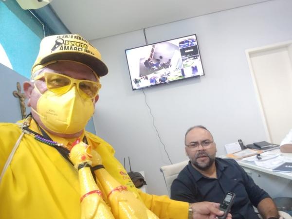 Joab Curvina com o rep&oacute;rter Amarelinho(Imagem:FlorianoNews)