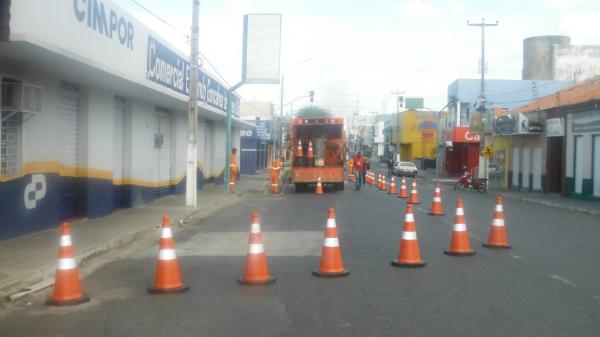 Ruas da cidade de Floriano recebem nova pintura e sinaliza&ccedil;&atilde;o.(Imagem:FlorianoNews)