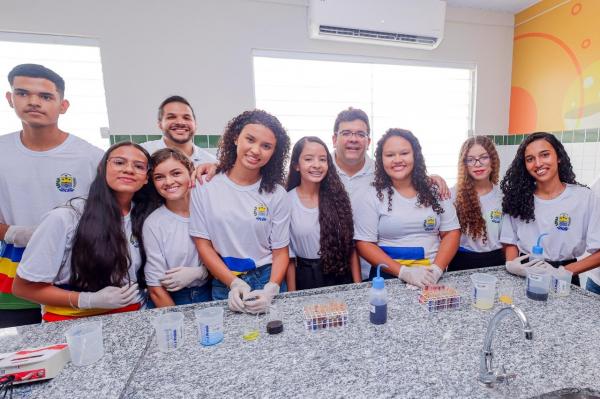 Seduc conclui entrega de fardamento para estudantes das escolas da rede estadual(Imagem:Divulgação)