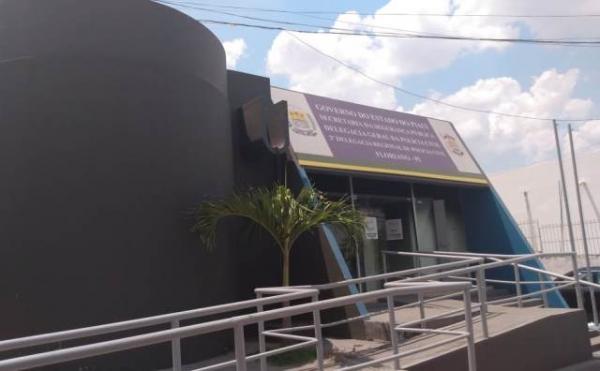 Mulher é detida após ser flagrada tentando entrar com droga no presídio de Floriano