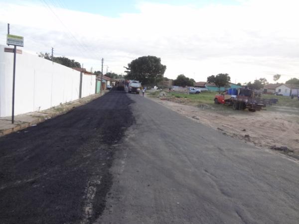 Rua Fernando Marques recebe pavimenta&ccedil;&atilde;o asf&aacute;ltica.(Imagem:FlorianoNews)