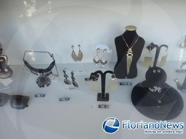 Casal de empres&aacute;rios reinaugura a loja Planeta Biju em Floriano.(Imagem:FlorianoNews)