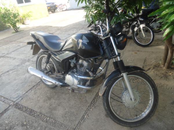 Pol&iacute;cia Militar recupera motocicleta roubada em Floriano.(Imagem:FlorianoNews)