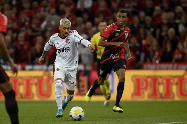  O uruguaio Arrascaeta &eacute; um dos tr&ecirc;s jogadores do Flamengo (junto com Matheuzinho e Gabigol) na lista dos mais caros do mundo.(Imagem:Marcelo Cortes/Flamengo/DireitosReservados)