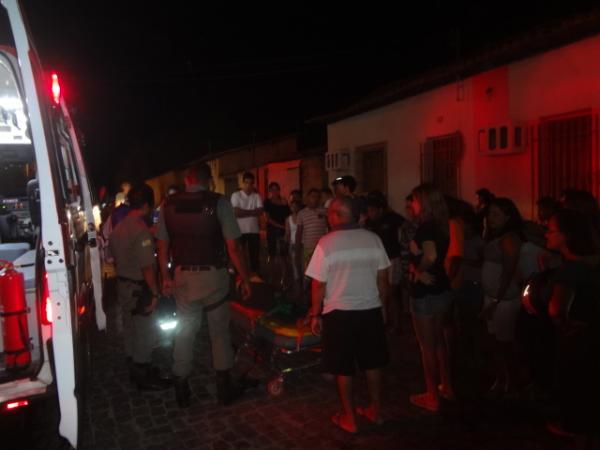 Mulher sofre acidente após tentativa de assalto