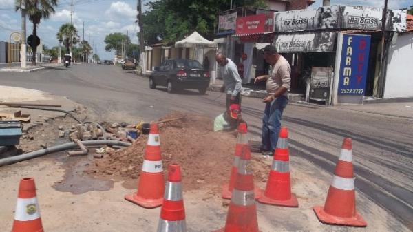 Infraestrutura de Floriano se manifesta sobre recuperação de asfalto em rotatória