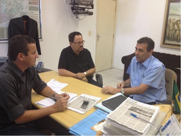 Prefeito Gilberto J&uacute;nior se re&uacute;ne com Presidente e com Procurador da APPM.(Imagem:assessoria de Comunica&ccedil;&atilde;o)