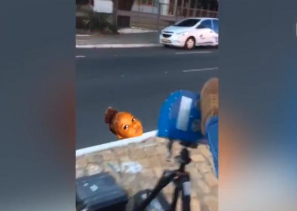 Motociclista grava vídeo ao chutar radar de velocidade na Zona Sul de Teresina