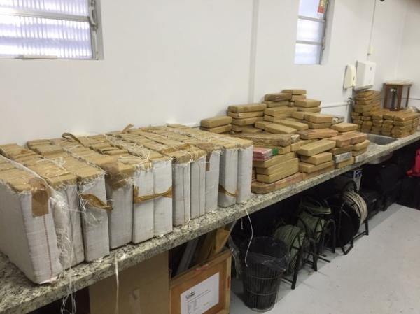 PF apreende 360 quilos de droga escondidos em carros em Floriano