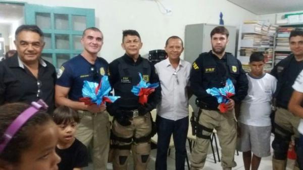 PRF realiza visita APAE Floriano e promove a&ccedil;&atilde;o social.(Imagem:PRF)