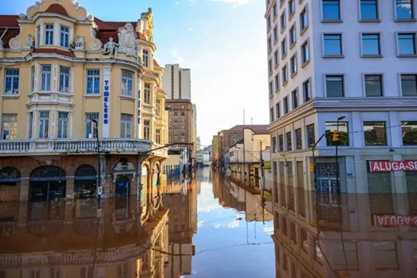 Chuvas intensas em 2024 fecharam o com&eacute;rcio e escolas no Rio Grande do Sul (Imagem:Gustavo Mansur/Pal&aacute;cio Piratini)