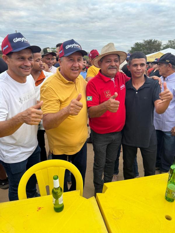  Edmilson Carvalho e comitiva de Sucupira do Riach&atilde;o prestigiam a IX Festa do Vaqueiro em Bar&atilde;o de Graja&uacute;(Imagem:Ascom)