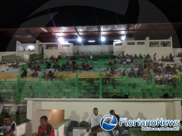 Partida solid&aacute;ria em prol do ex-jogador Carlos Silva atendeu expectativas.(Imagem:FlorianoNews)