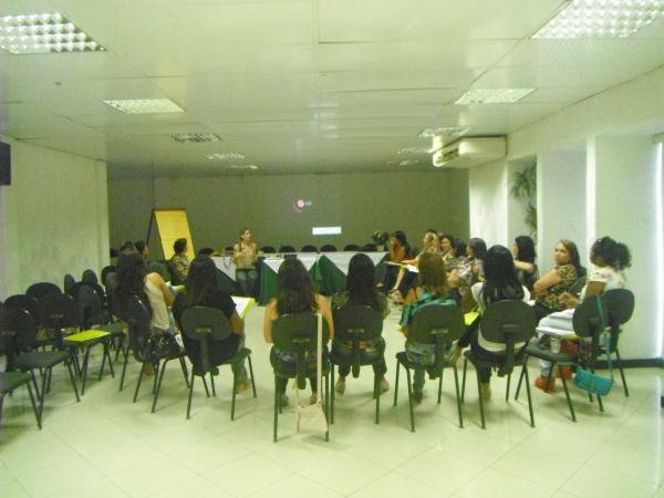 Técnicos e auxiliares em enfermagem recebem capacitação