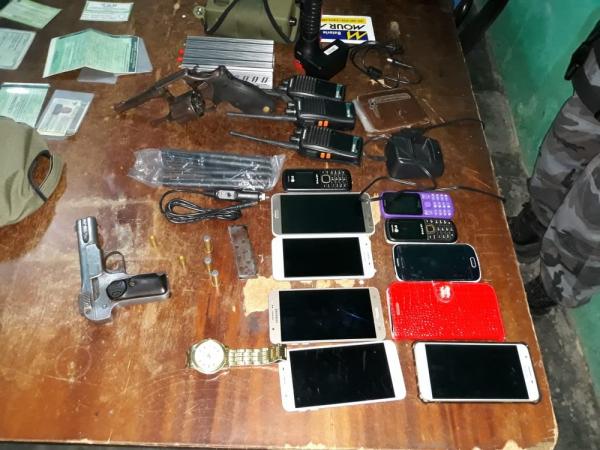 Material apreendido na casa onde suspeitos estavam.(Imagem:Divulga&ccedil;&atilde;o/Pol&iacute;cia Militar do Piau&iacute;)