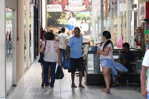 Piauí Center Moda faz outlet e lojistas esperam aumentar vendas para o Natal com descontos de até 80
