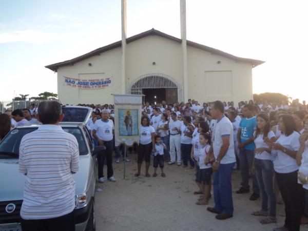 Cat&oacute;licos participaram da III Caminhada da Paz em Floriano.(Imagem:FlorianoNews)