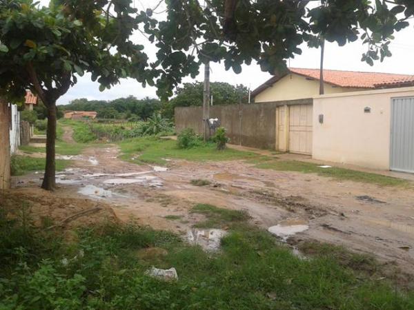 Morador do bairro Princesa do Sul volta a denunciar situa&ccedil;&atilde;o prec&aacute;ria da Rua Dr. Paulo Martins.(Imagem:Robson Pires Borges)