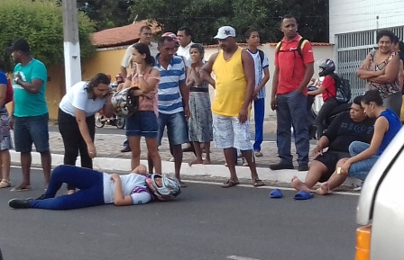 Pai e filha se envolvem em acidente na Avenida Senador Dirceu Arcoverde