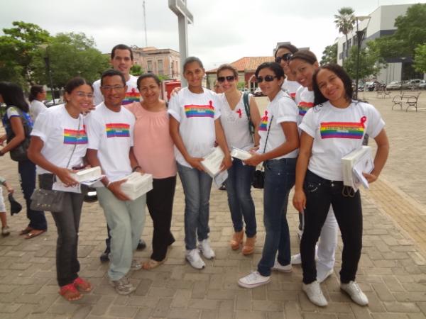 Profissionais da sa&uacute;de em combate a AIDS em Floriano.(Imagem:FlorianoNews)