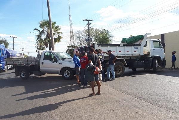 Quatro veículos se envolvem em acidente na Avenida Calisto Lobo