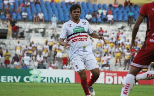 J&uacute;nior Xuxa, ex-meia do River-PI.(Imagem:Renan Morais)