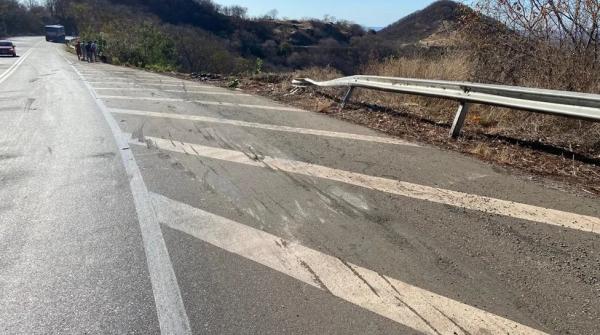  Caminh&atilde;o tomba em curva e capota com carga de carne na BR-316, no Piau&iacute;.(Imagem: Pol&iacute;cia Rodovi&aacute;ria Federal )