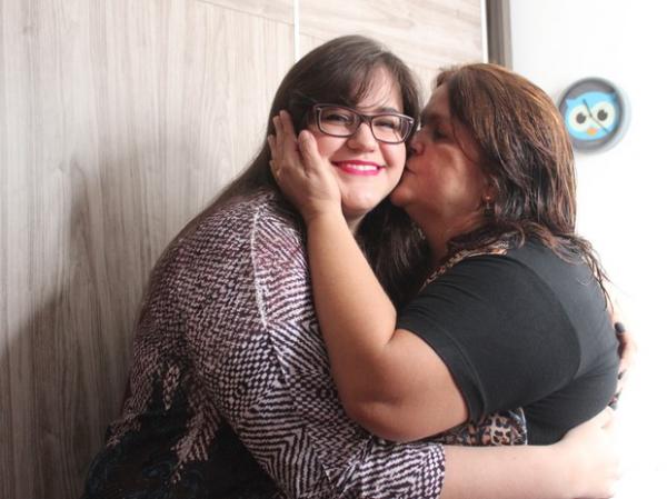 A aprova&ccedil;&atilde;o de Valeria Alves &eacute; motivo de orgulho para m&atilde;e.(Imagem:Catarina Costa/G1)