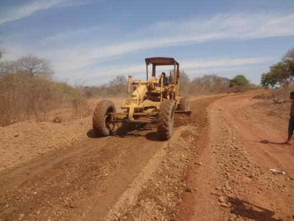 Prefeitura visita obras de recupera&ccedil;&atilde;o em estradas.(Imagem:FlorianoNews)