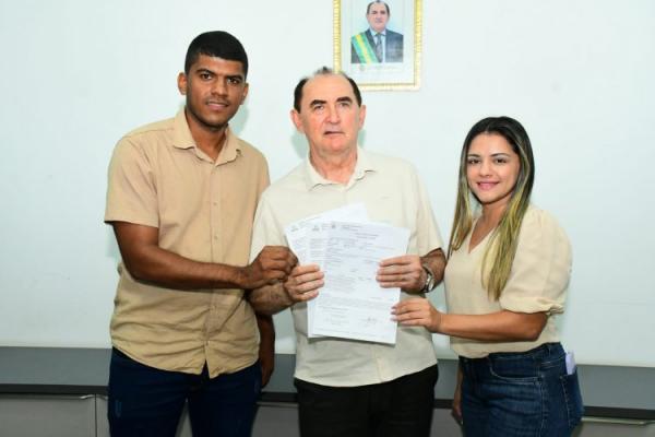 refeitura de Floriano assina ordens de servi&ccedil;o para obras de infraestrutura, lazer e educa&ccedil;&atilde;o no munic&iacute;pio(Imagem:Secom)