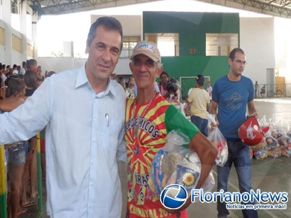 Munic&iacute;pio de Floriano distribui 2 mil cestas b&aacute;sicas na P&aacute;scoa a fam&iacute;lias carentes.(Imagem:FlorianoNews)