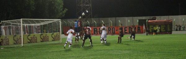 Torcida pede Augusto e reclama de equipe defensiva contra o Atl&eacute;tico-GO.(Imagem:Wenner Tito)
