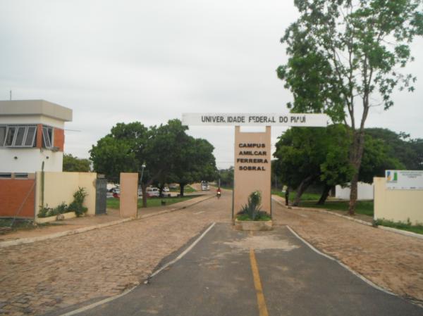 Col&eacute;gio Agr&iacute;cola de Floriano(Imagem:FlorianoNews)