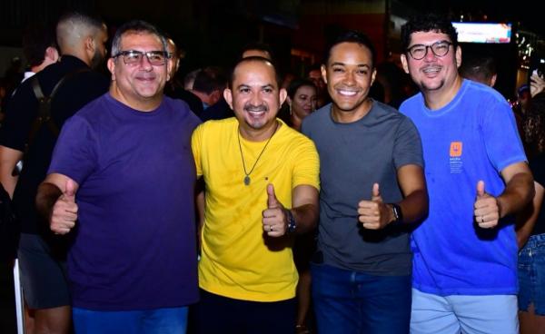 Poder Legislativo de Floriano participa de arrastão com Dany Mellody no Carnaval