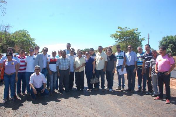 Inicia asfaltamento da Avenida Beira Rio