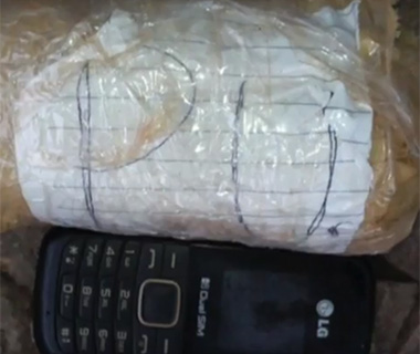 PM intercepta pacote que seria jogado na penitenciária Irmão Guido