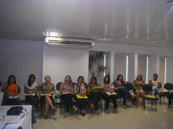 T&eacute;cnicos e auxiliares em enfermagem recebem capacita&ccedil;&atilde;o.(Imagem:FlorianoNews)