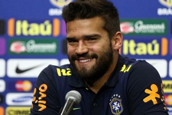 Alisson está na frente por vaga de goleiro na Copa de 2018, diz Tite