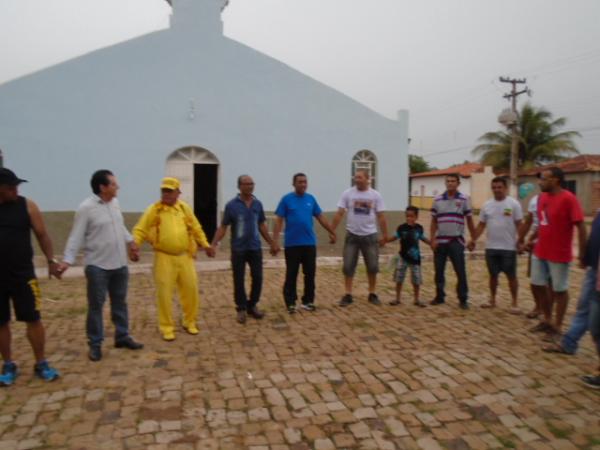 Caminhada leva homens at&eacute; o Santu&aacute;rio de Nossa Senhora da Guia.(Imagem:FlorianoNews)