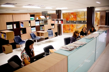 Biblioteca da Alepi oferece livro em braile
