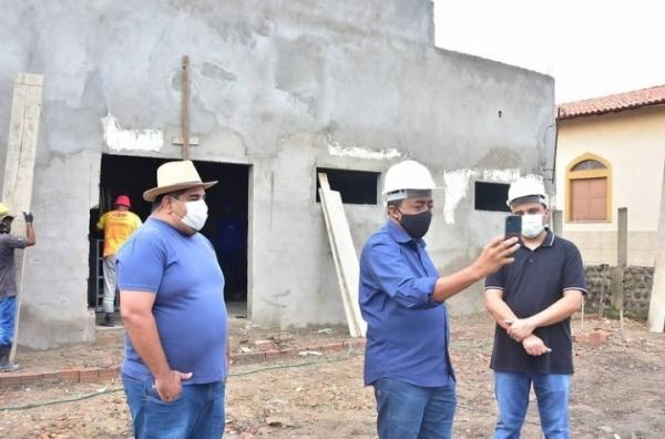 Prefeito Joel visita obras de Unidade Básica de Saúde do Tabuleiro do Mato