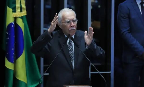Ex-presidente Jos&eacute; Sarney &eacute; homenageado durantes sess&atilde;o solene em mem&oacute;ria aos 40 anos da redemocratiza&ccedil;&atilde;o do Brasil. (Imagem:Lula Marques/Ag&ecirc;ncia Brasil)